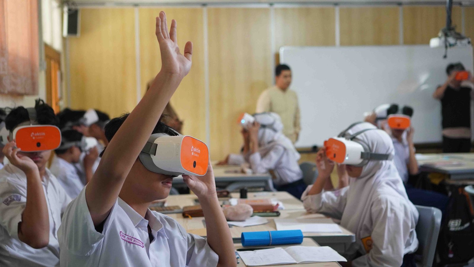 Pembelajaran Interaktif Berbasis Teknologi di SMP Al Hasra