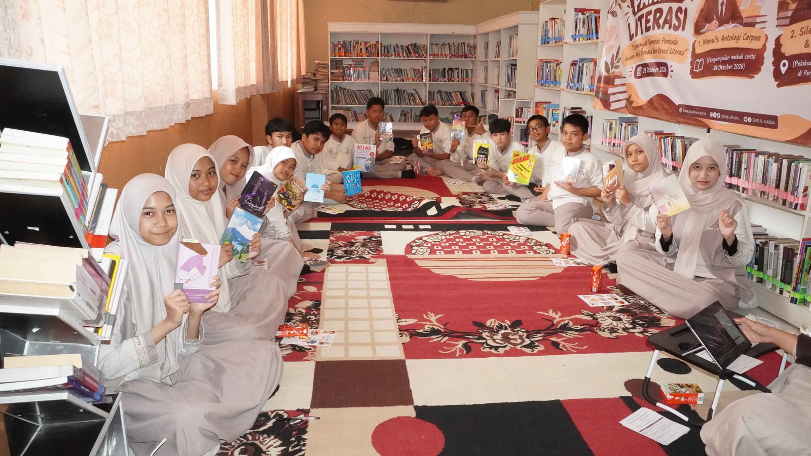 SMP Al Hasra Semarakkan Bulan Bahasa 2026 melalui Parade dan Festival Literasi
