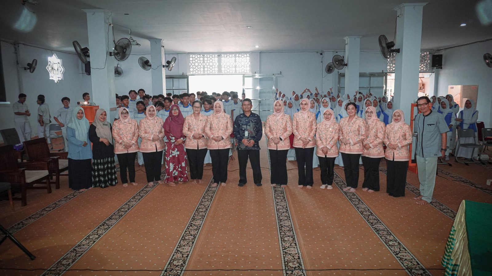 Sosialisasi Keamanan Siber Bersama DWP BSSN di SMP Al Hasra